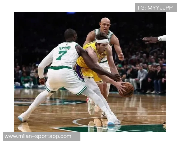 湖人首节失利半场落后绿军三分火力全开里夫斯状态低迷