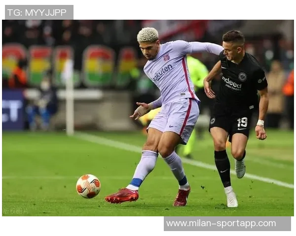 巴萨中卫危机加剧埃里克加西亚鼻梁骨折仅剩阿劳霍和库巴西可用