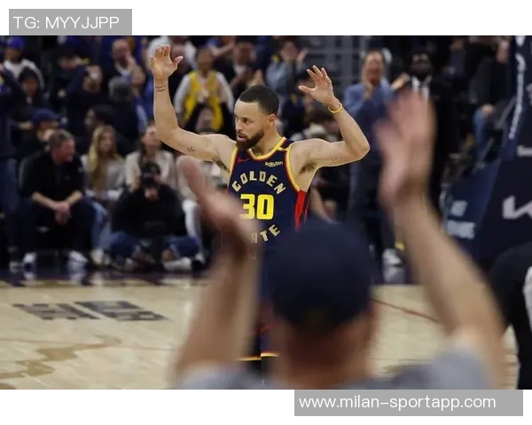 库里生涯再创佳绩12记三分领衔克莱与其他球员共计五次精彩表现